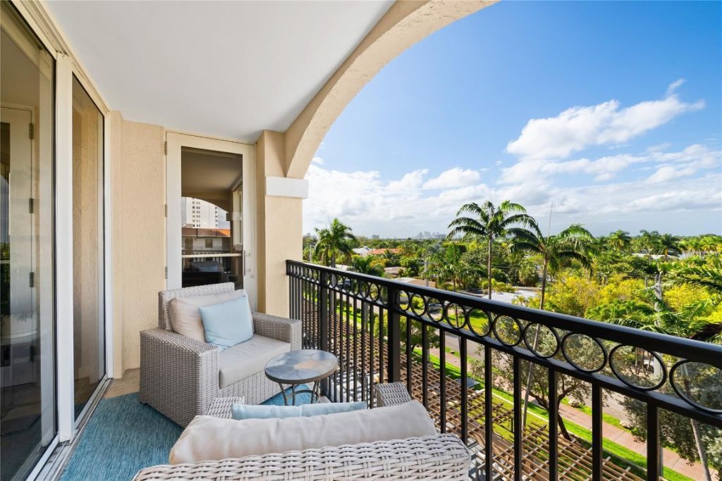 2011 N Ocean Boulevard, Unit 504, Fort Lauderdale, FL 33305 Photo