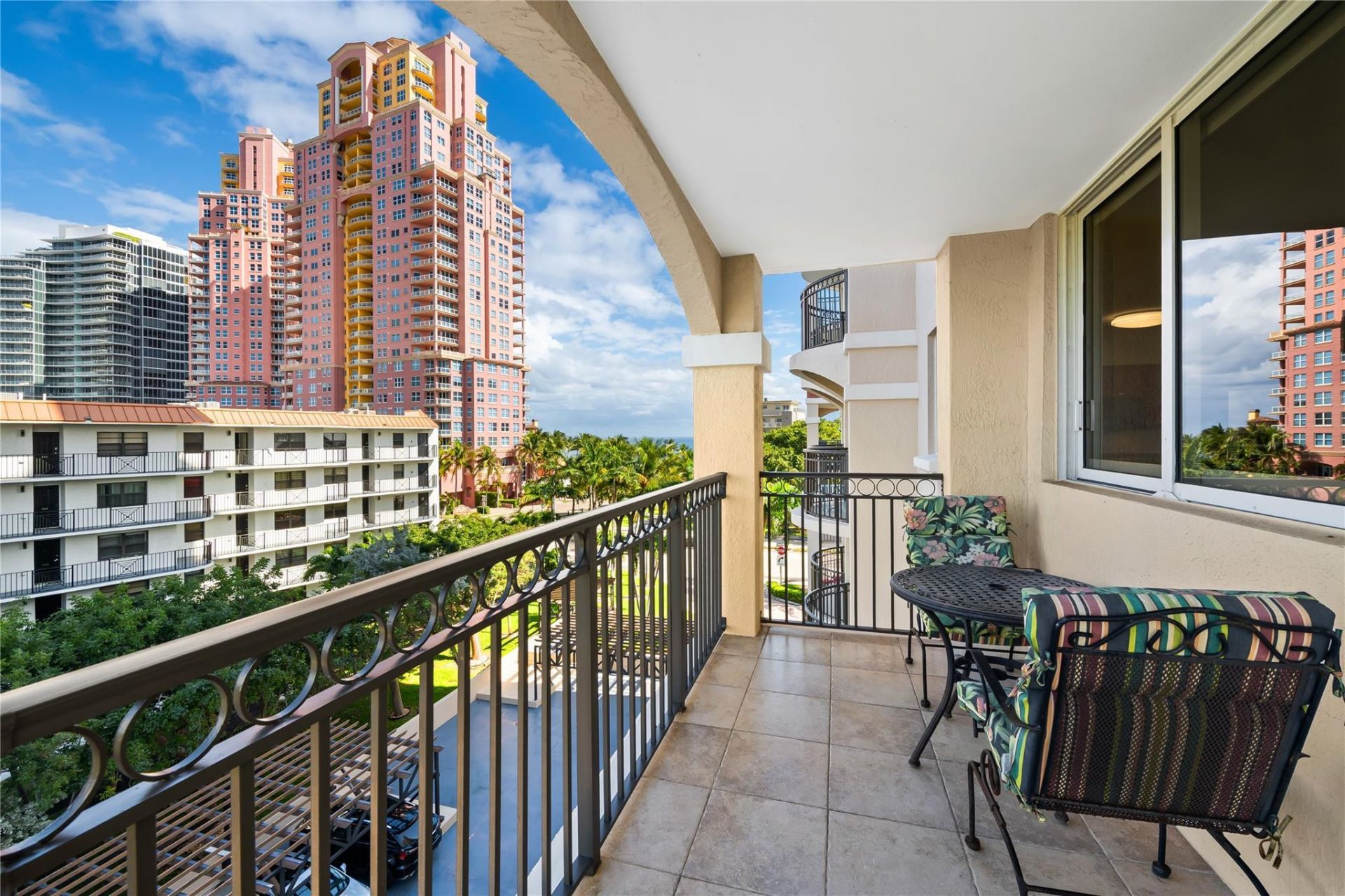 2011 N Ocean Boulevard, Unit 504, Fort Lauderdale, FL 33305 Photo