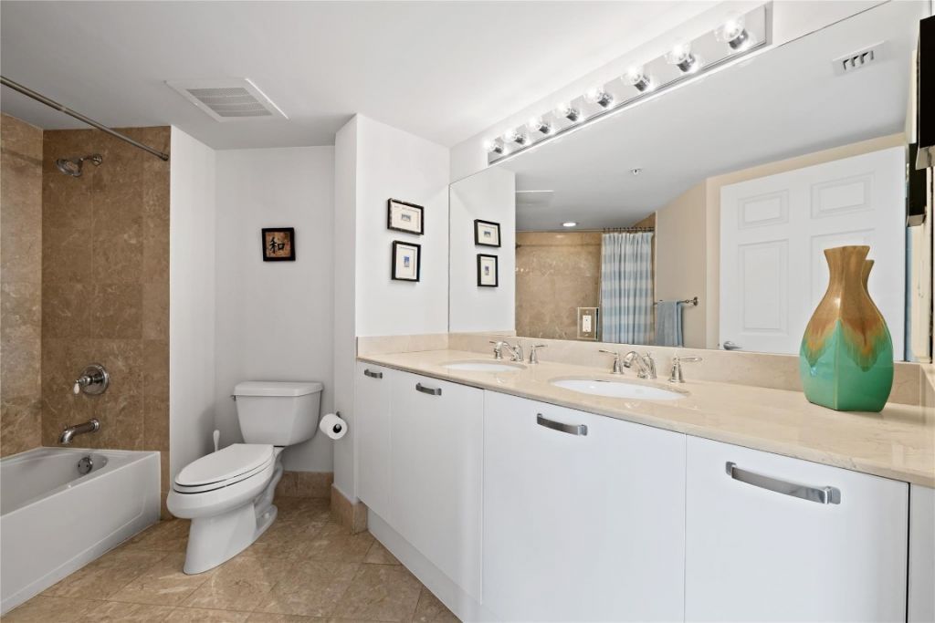 2011 N Ocean Boulevard, Unit 504, Fort Lauderdale, FL 33305 Photo