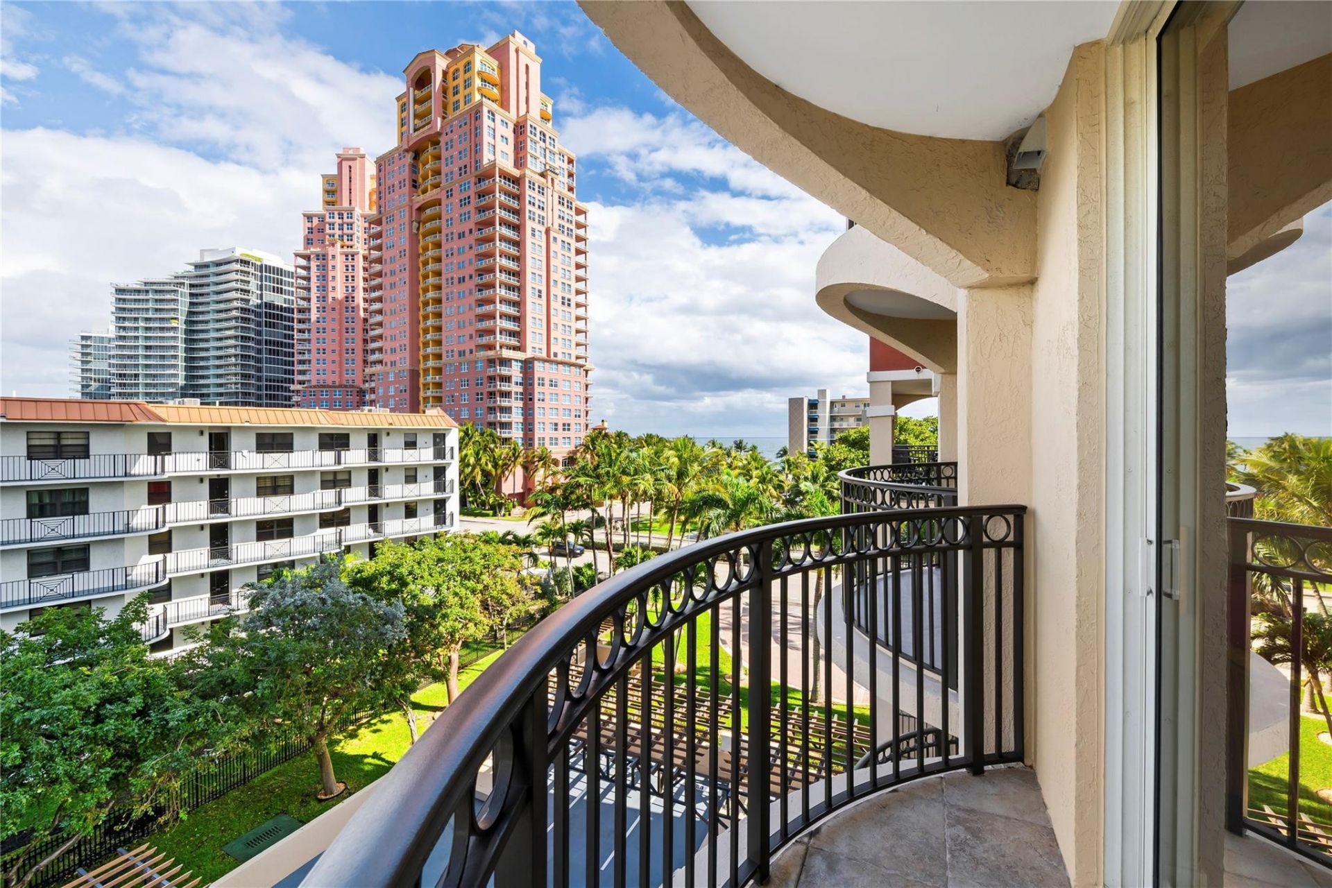 2011 N Ocean Boulevard, Unit 504, Fort Lauderdale, FL 33305 Photo