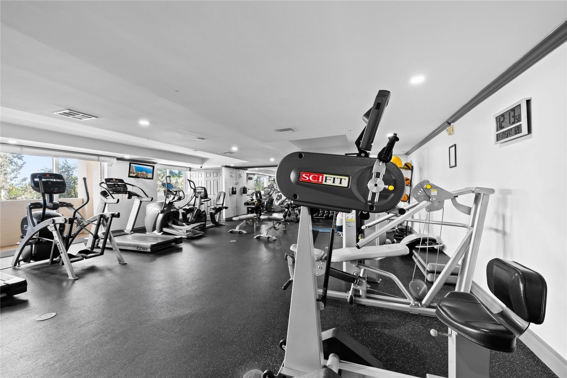 2011 N Ocean Boulevard, Unit 504, Fort Lauderdale, FL 33305 Photo