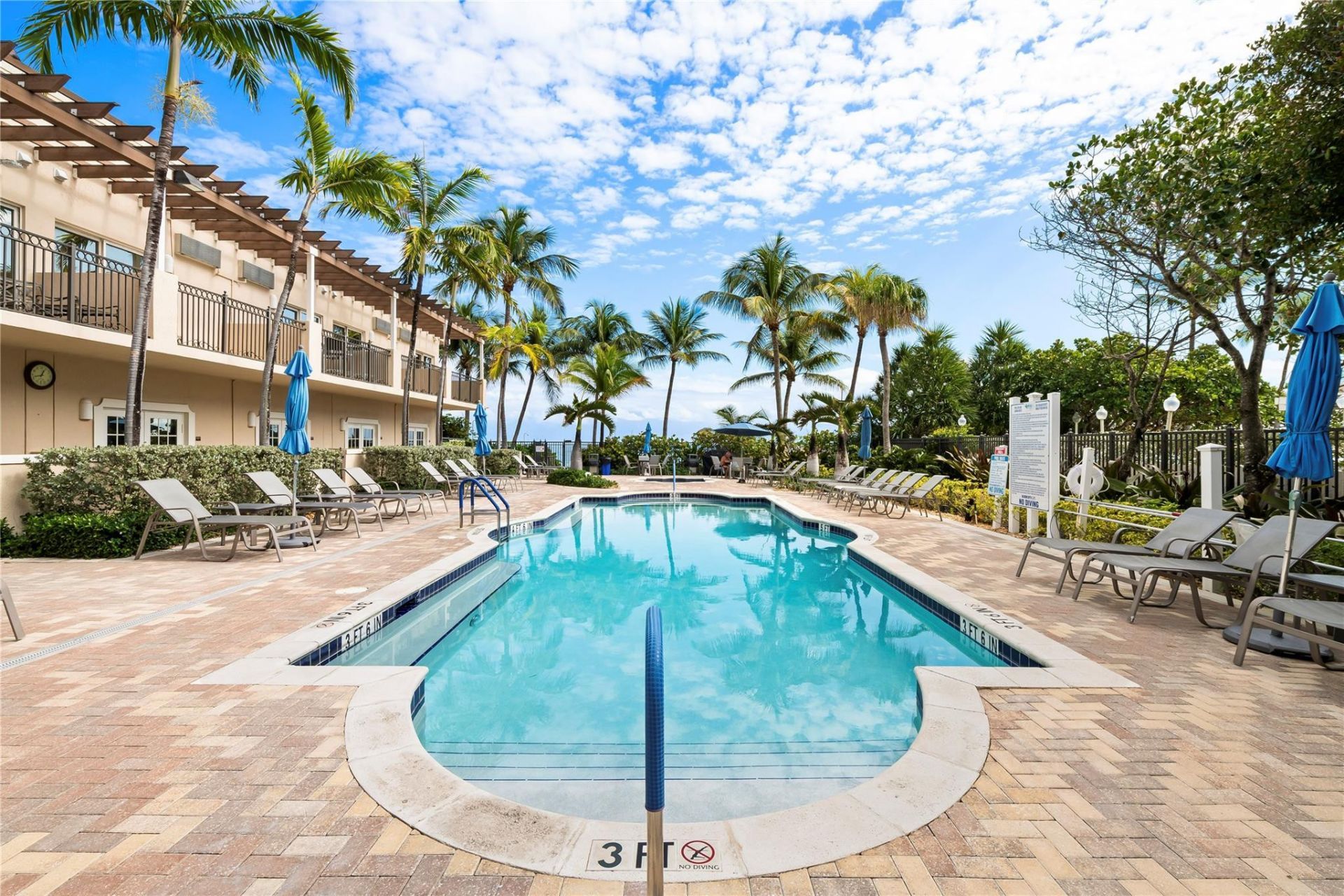 2011 N Ocean Boulevard, Unit 504, Fort Lauderdale, FL 33305 Photo