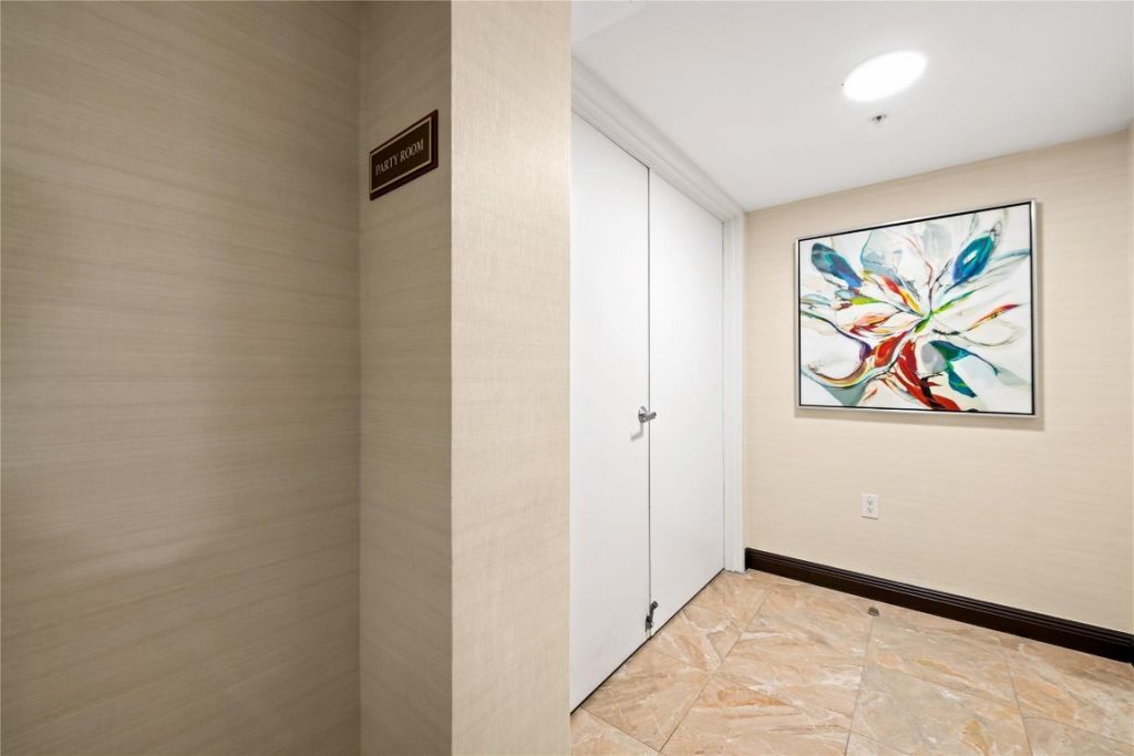 2011 N Ocean Boulevard, Unit 504, Fort Lauderdale, FL 33305 Photo