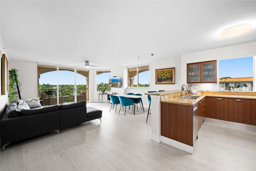 2011 N Ocean Boulevard, Unit 504, Fort Lauderdale, FL 33305 Photo