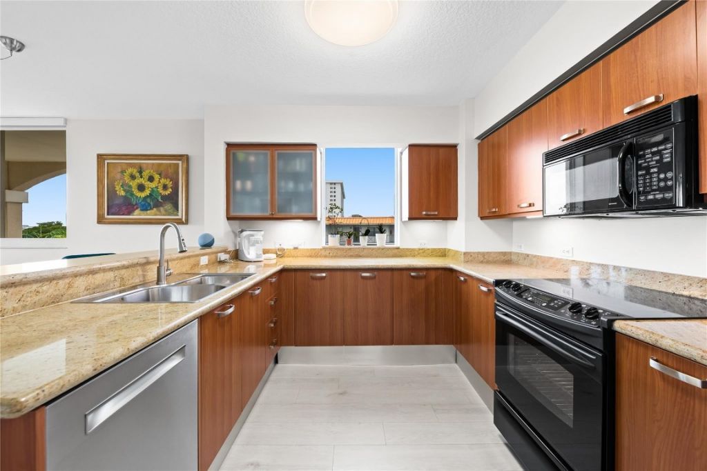 2011 N Ocean Boulevard, Unit 504, Fort Lauderdale, FL 33305 Photo