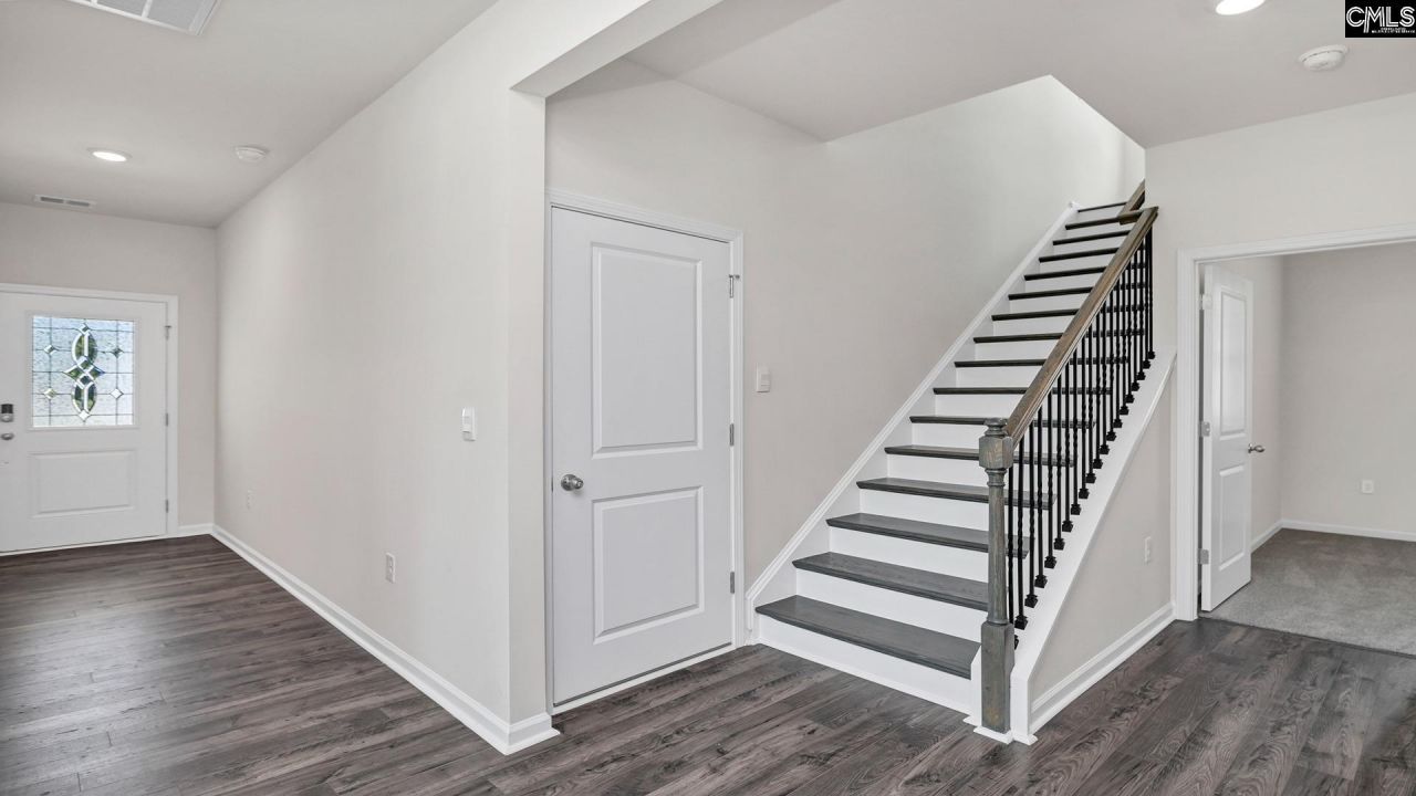 449 Leathertree Lane Photo 33