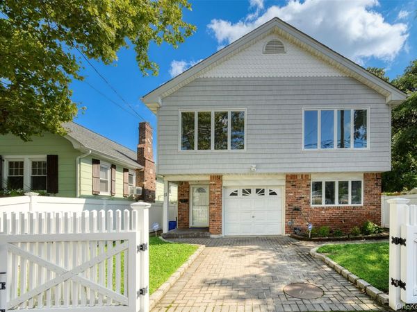 11 7th Street, Bayville, NY 11709