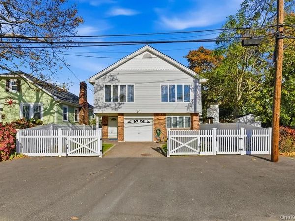 11 7th Street, Bayville, NY 11709