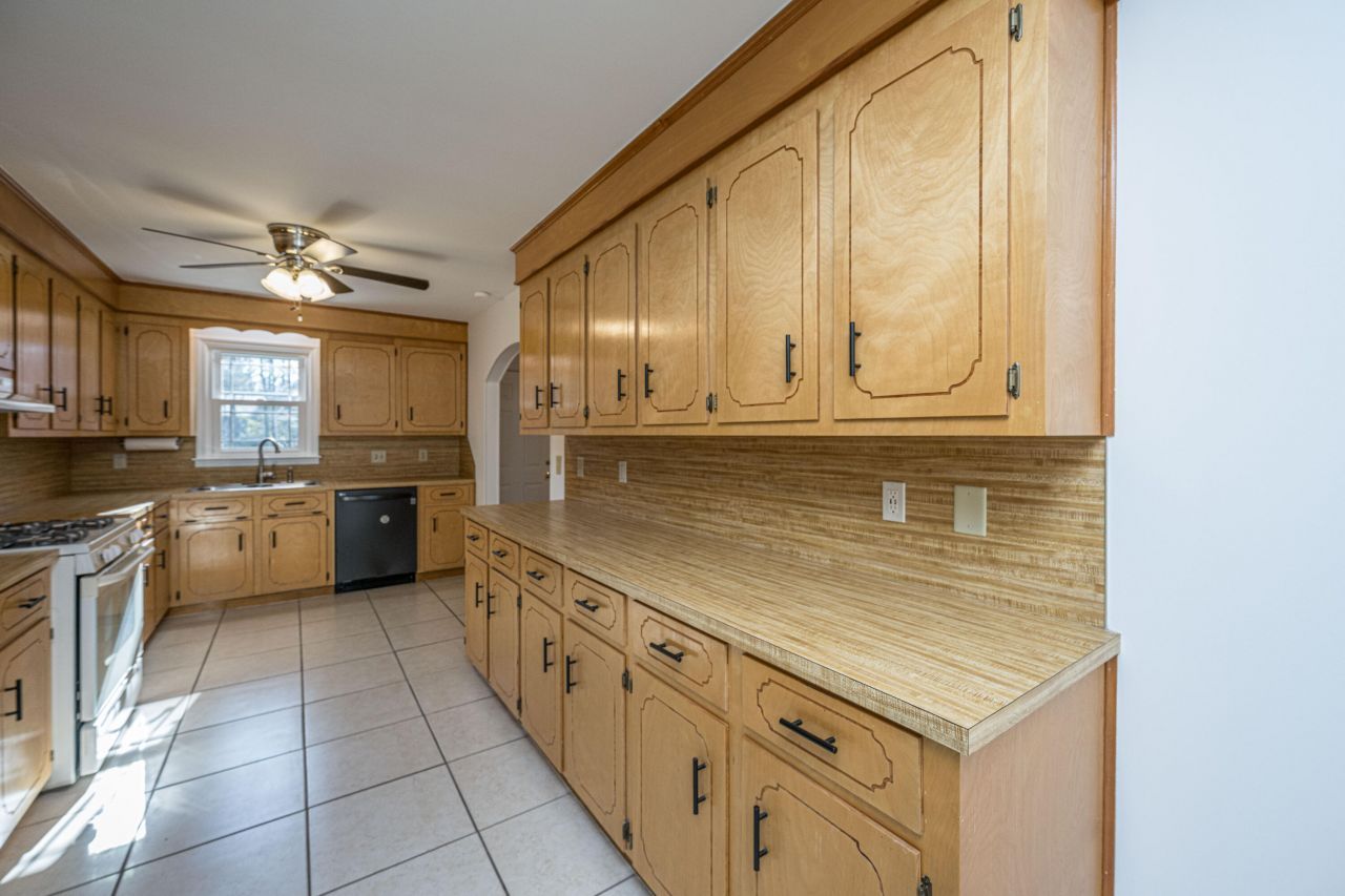 325 Linden Court Photo 11