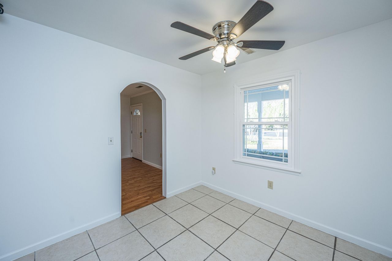 325 Linden Court Photo 17