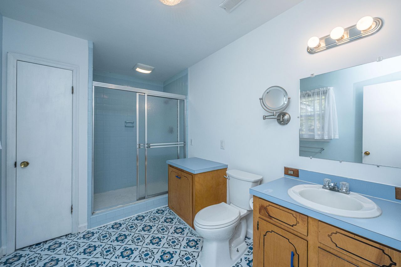 325 Linden Court Photo 21