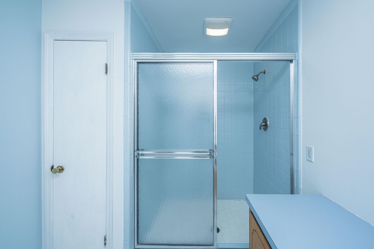 325 Linden Court Photo 23