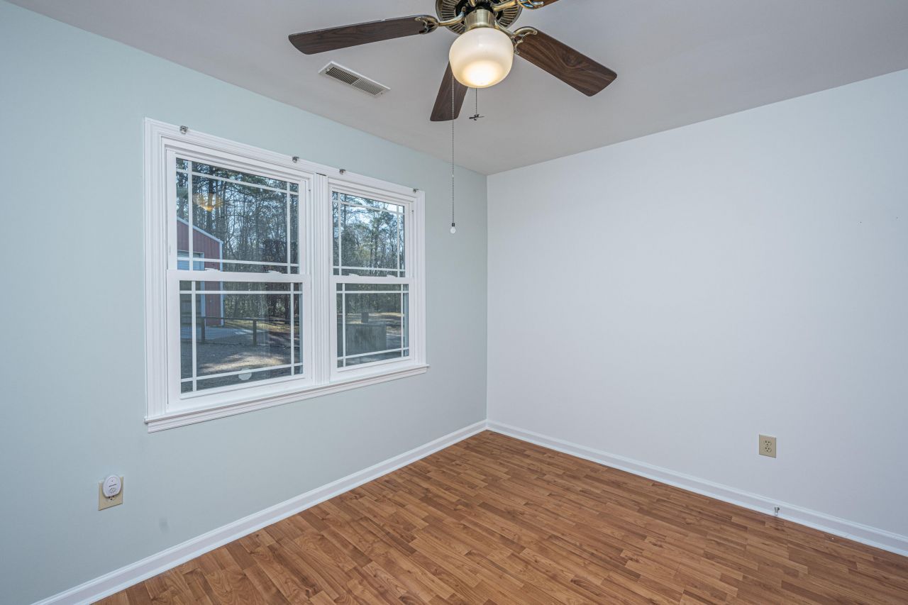 325 Linden Court Photo 25