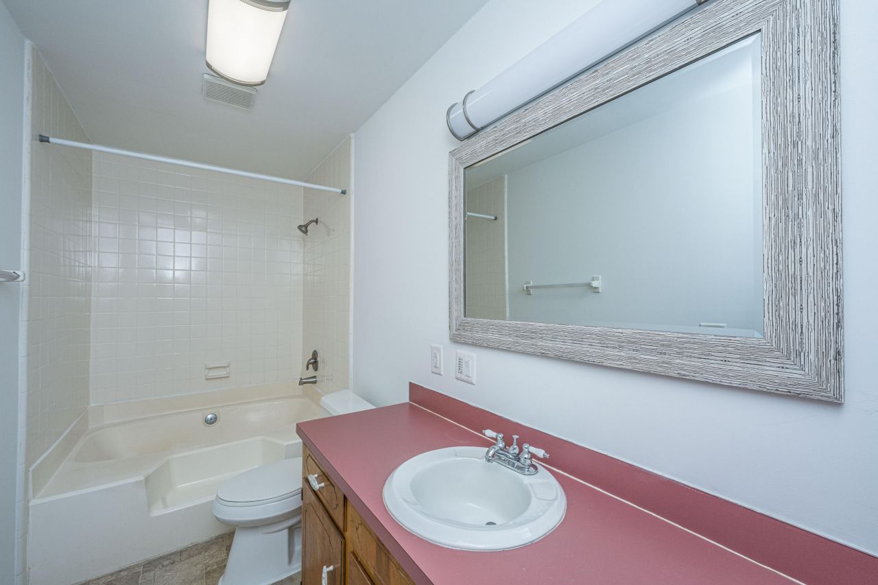 325 Linden Court Photo 28