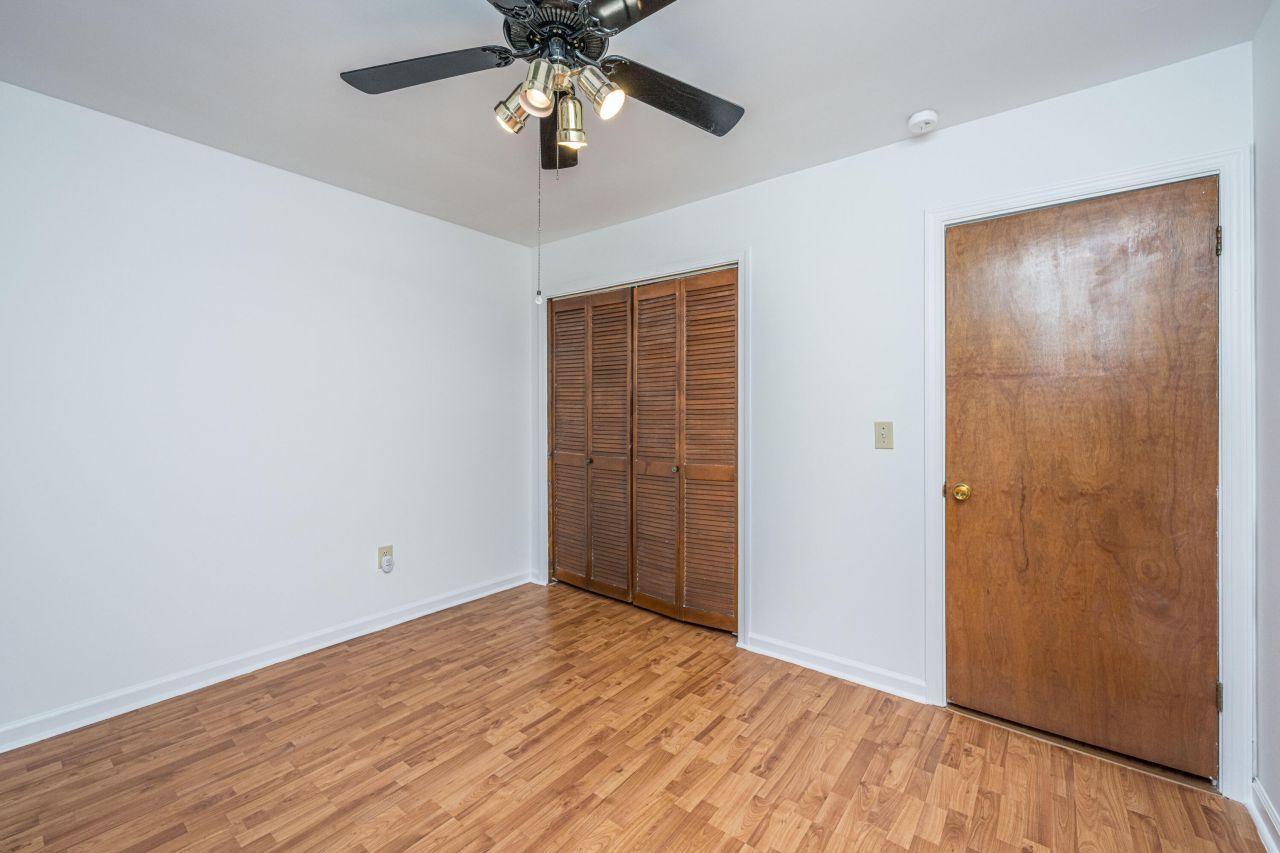 325 Linden Court Photo 31