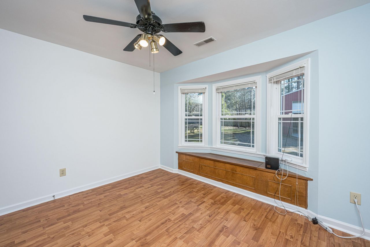 325 Linden Court Photo 32