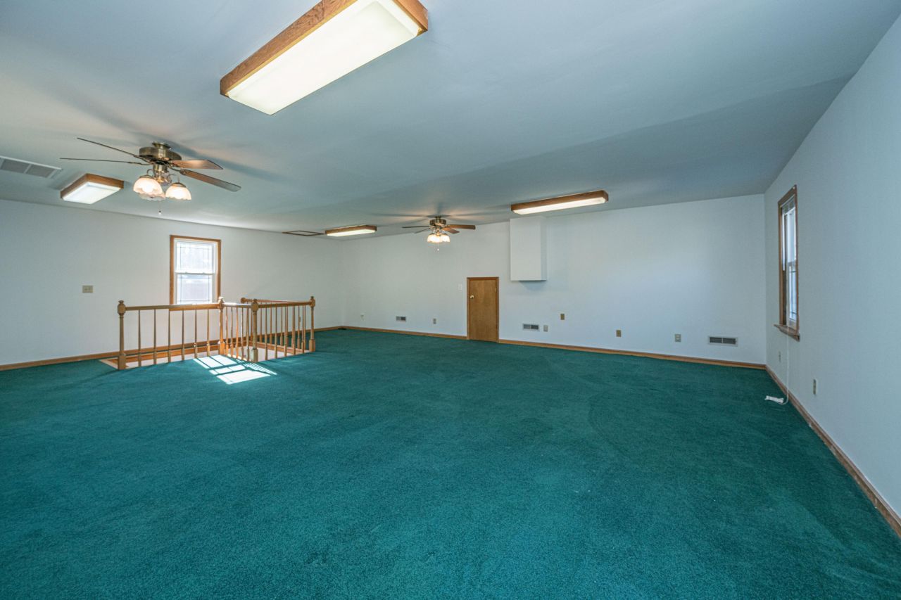 325 Linden Court Photo 34