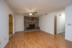 325 Linden Court photo 4