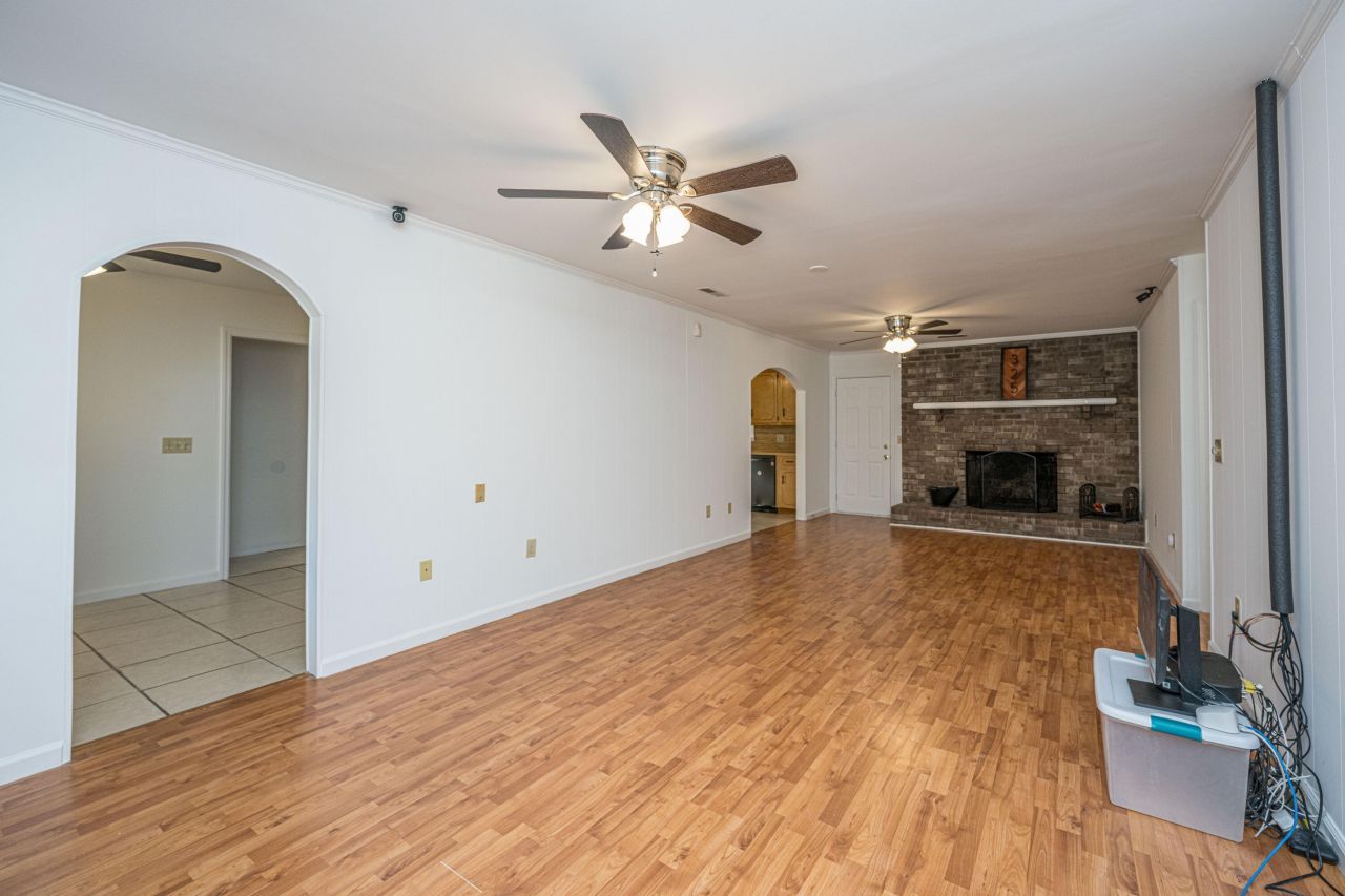 325 Linden Court Photo 5