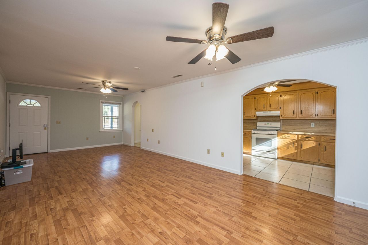 325 Linden Court Photo 6