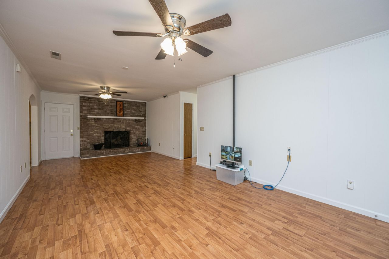 325 Linden Court Photo 7