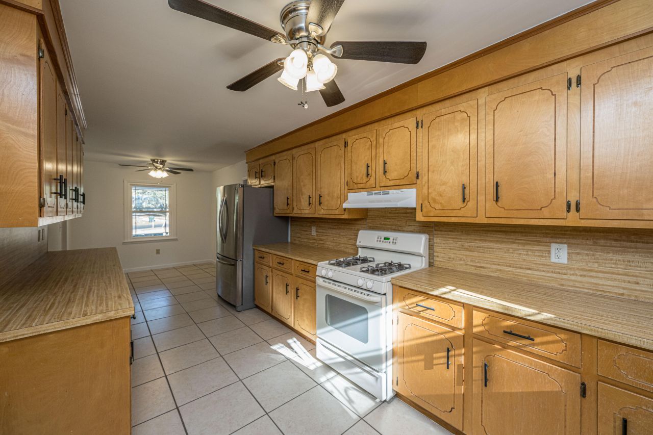 325 Linden Court Photo 9