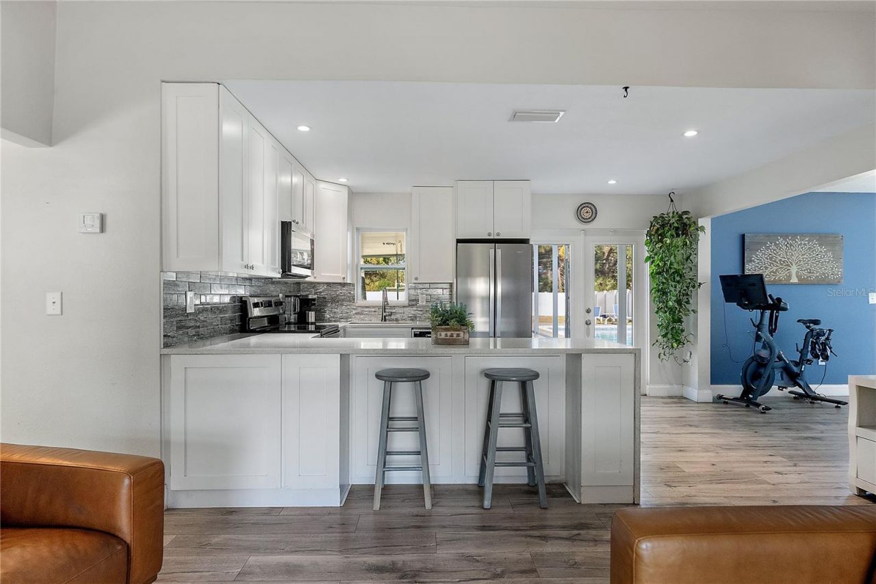 6631 Bougainvilla Avenue S, Saint Petersburg, FL 33707 Photo