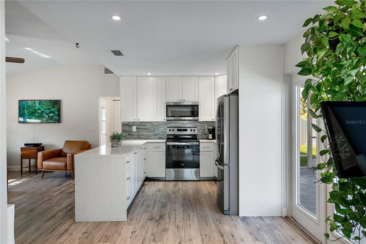 6631 Bougainvilla Avenue S, Saint Petersburg, FL 33707 Photo