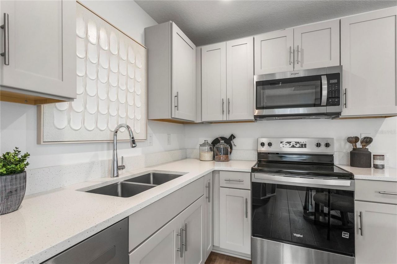 320 43rd Avenue N, Saint Petersburg, FL 33703 Photo