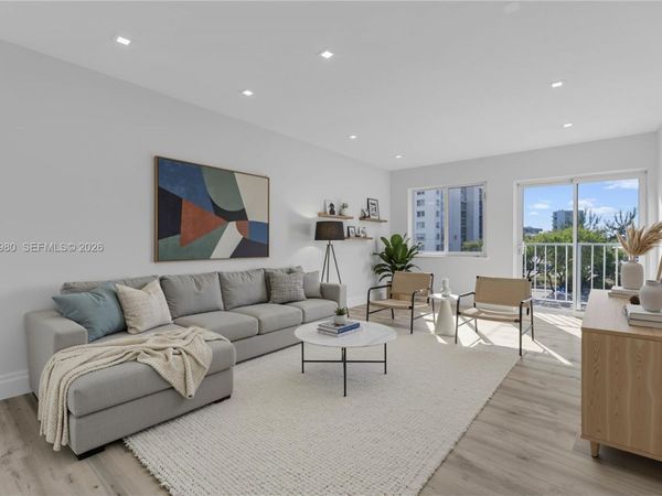 7925 Carlyle Ave , Unit 402, Miami Beach, FL 33141