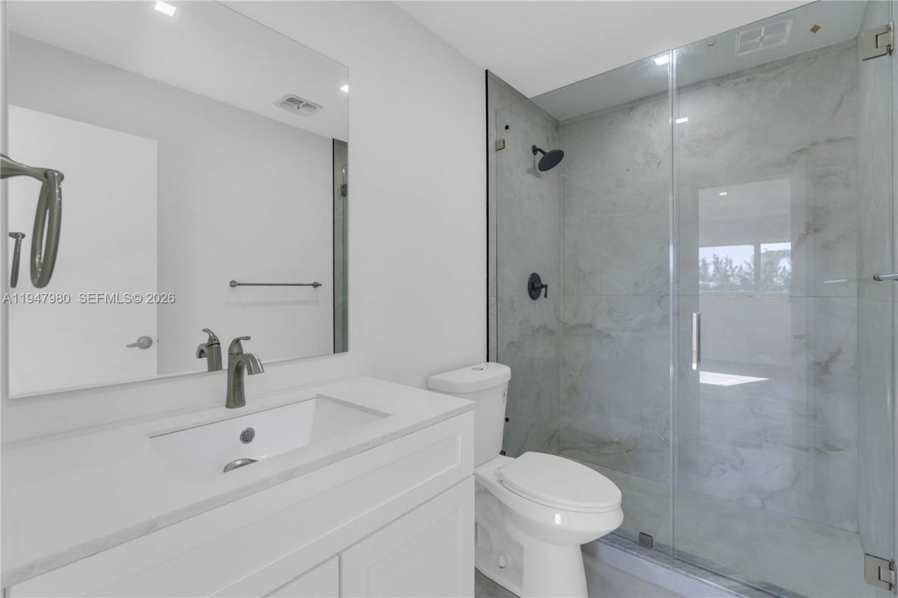 7925 Carlyle Ave, Unit 402, Miami Beach, FL 33141 Photo