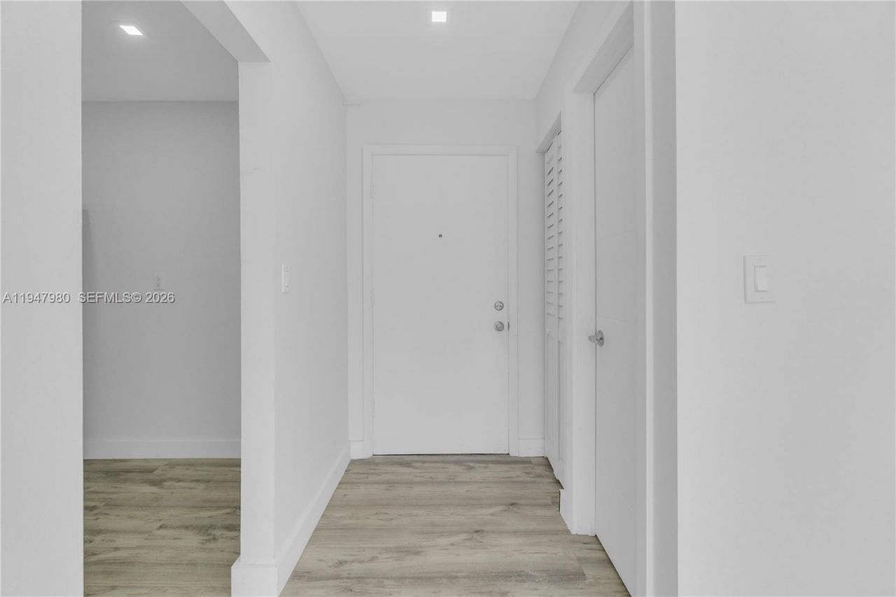 7925 Carlyle Ave, Unit 402, Miami Beach, FL 33141 Photo