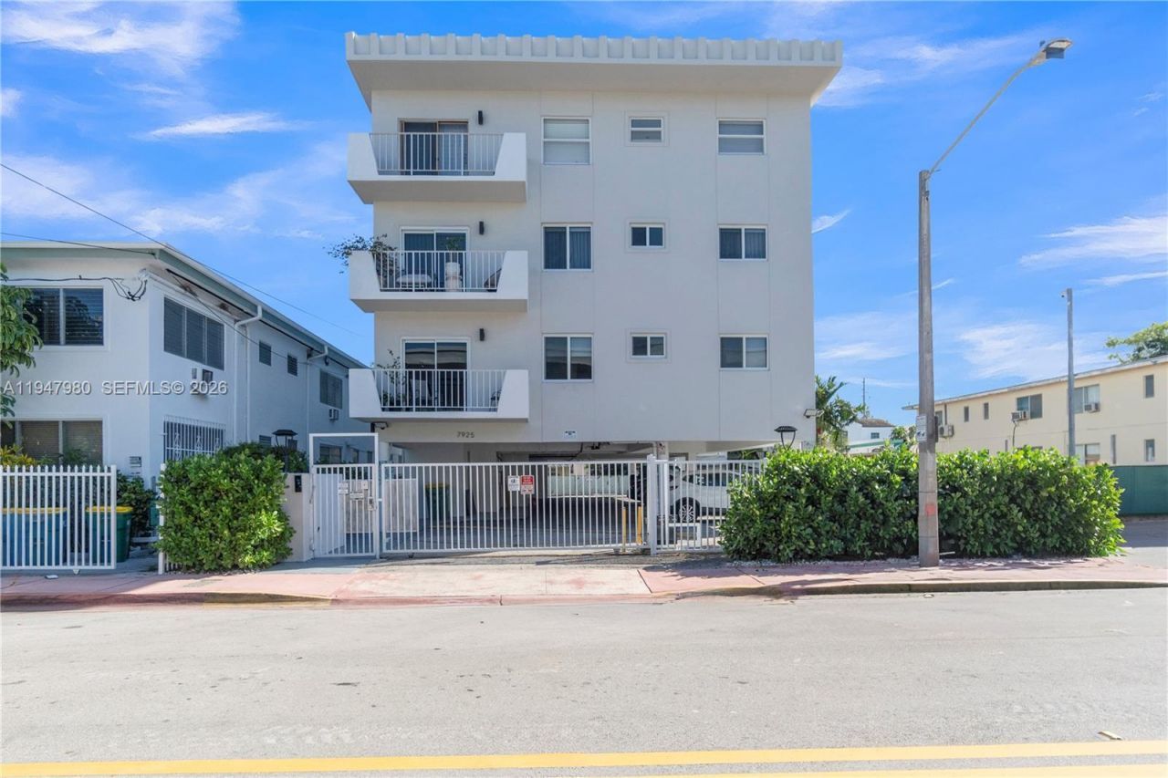 7925 Carlyle Ave, Unit 402, Miami Beach, FL 33141 Photo