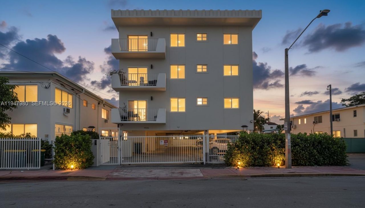 7925 Carlyle Ave, Unit 402, Miami Beach, FL 33141 Photo