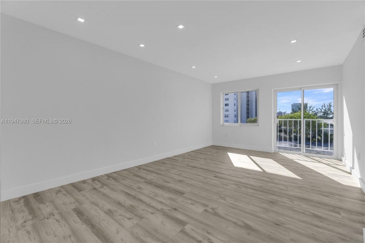 7925 Carlyle Ave, Unit 402, Miami Beach, FL 33141 Photo