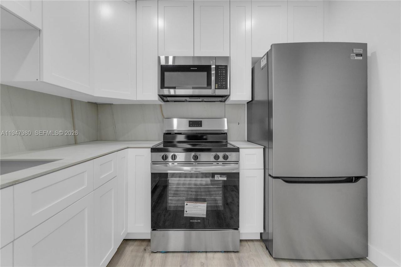 7925 Carlyle Ave, Unit 402, Miami Beach, FL 33141 Photo