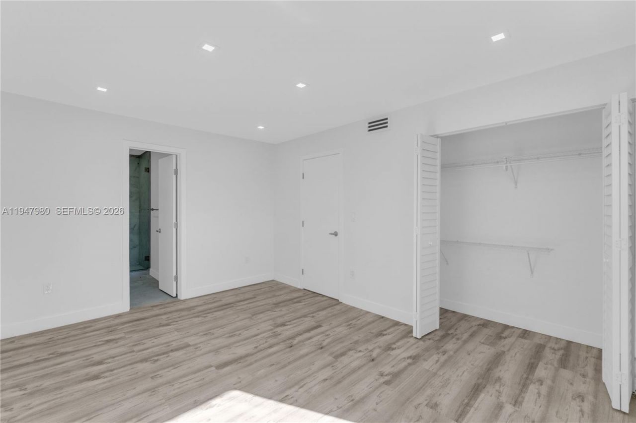 7925 Carlyle Ave, Unit 402, Miami Beach, FL 33141 Photo