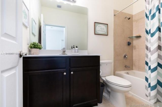 10034 W 32nd Ln, Hialeah, FL 33018 Photo