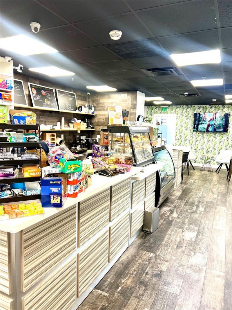 780 NE 69th St , Unit 504, Miami, FL 33138 Photo