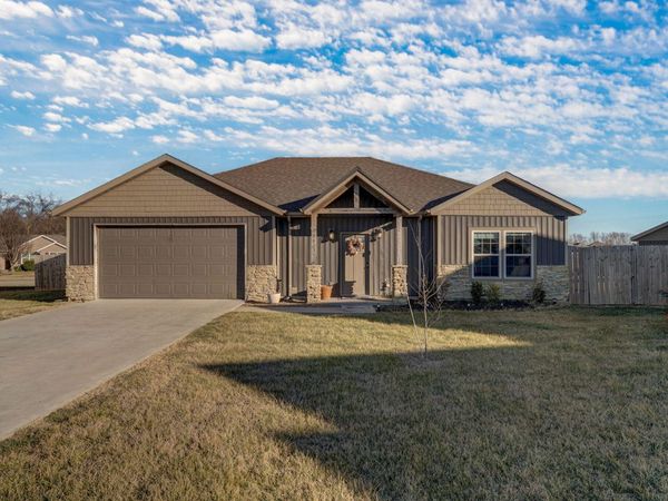 2380 Sedona Court, Bolivar, MO 65613