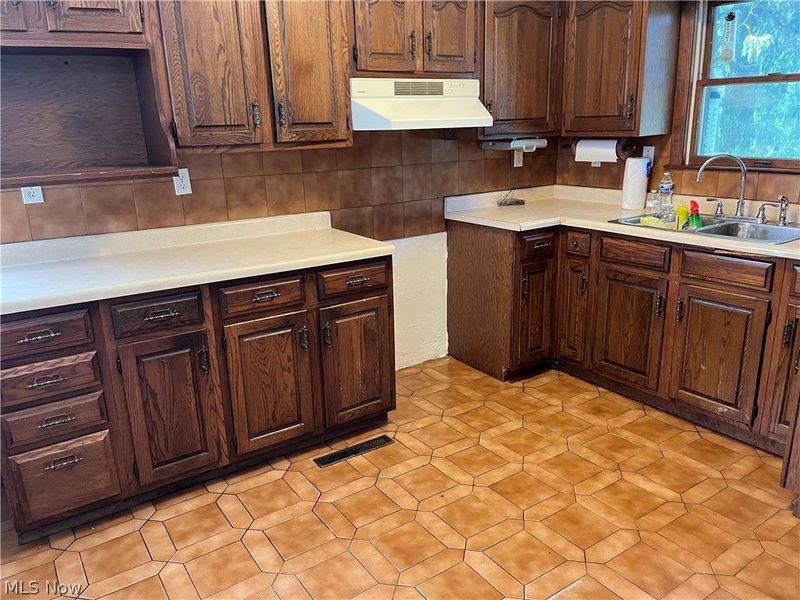 329 S Market Street, Amsterdam, OH 43903 Photo 8
