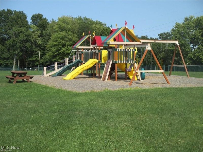 15504 Roxboro Drive, Middleburg Heights, OH 44130 Photo 21