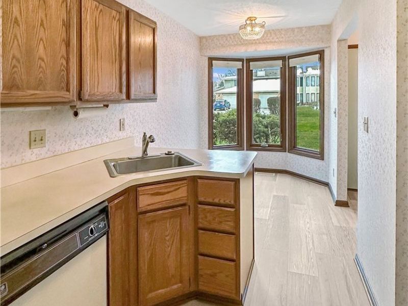15504 Roxboro Drive, Middleburg Heights, OH 44130 Photo 7