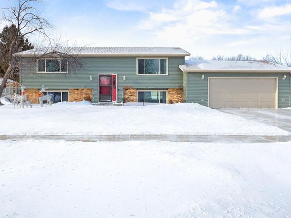 2801 22nd Street S, Fargo, ND 58103