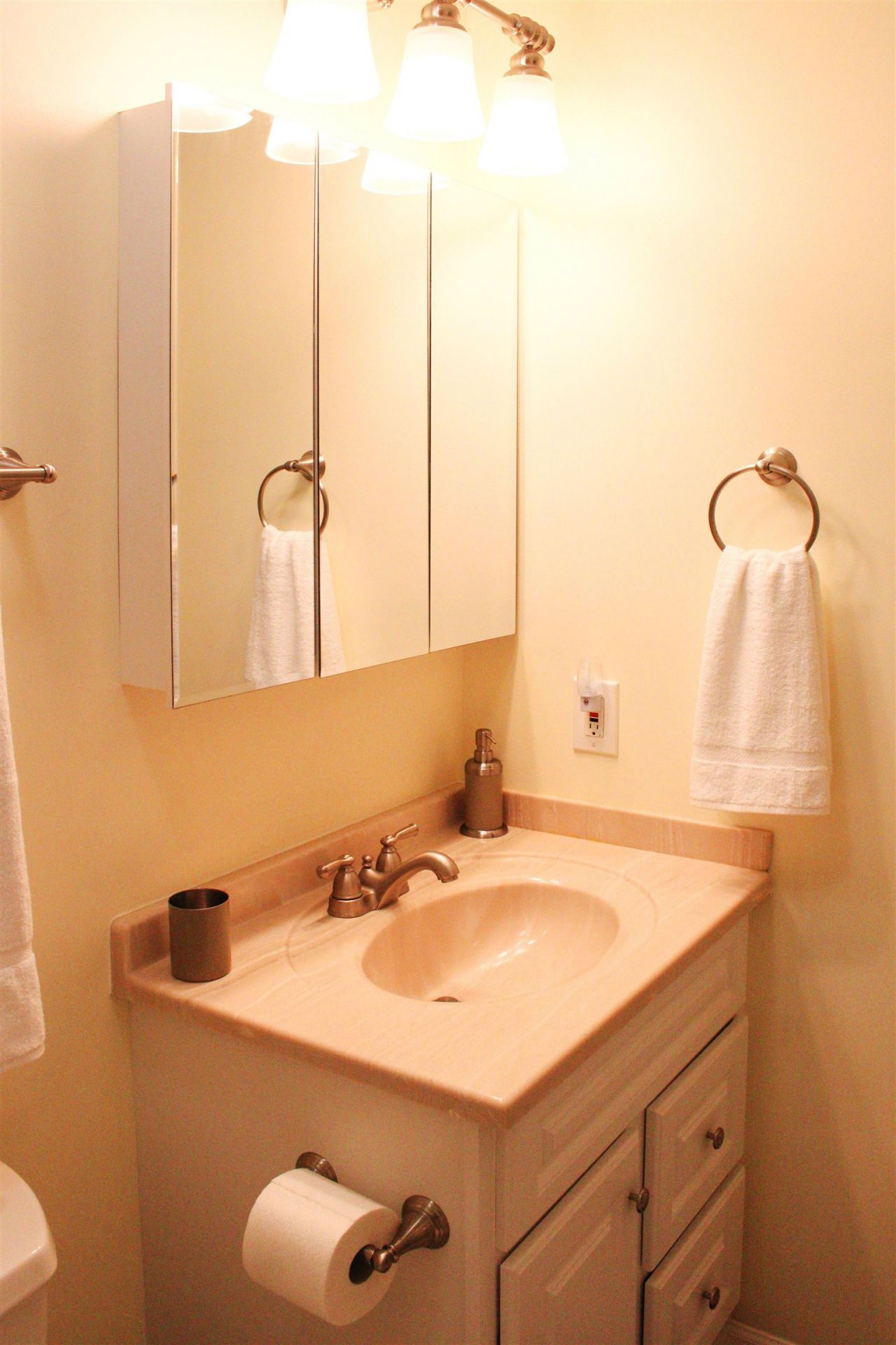 2000 Greens Blvd. Photo 16