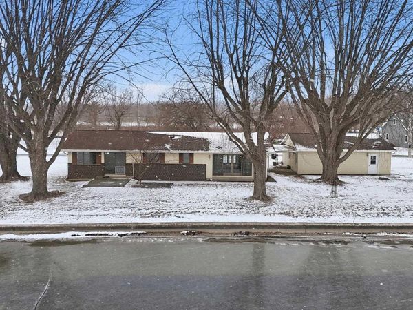 0690 E 635 S - Dallas Lake., Wolcottville, IN 46795