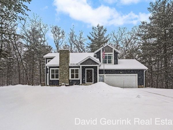 2779 E Holton Whitehall Road, Twin Lake, MI 49457