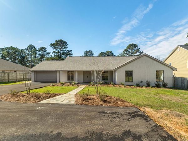 87 Baracuda Dr., Hattiesburg, MS 39402
