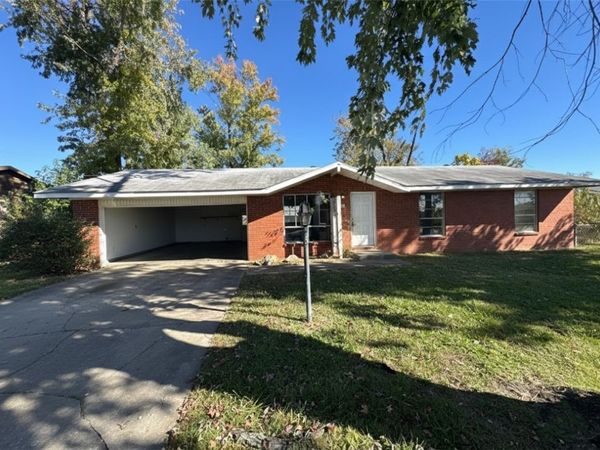 811 N 15th Street , Rogers, AR 72756