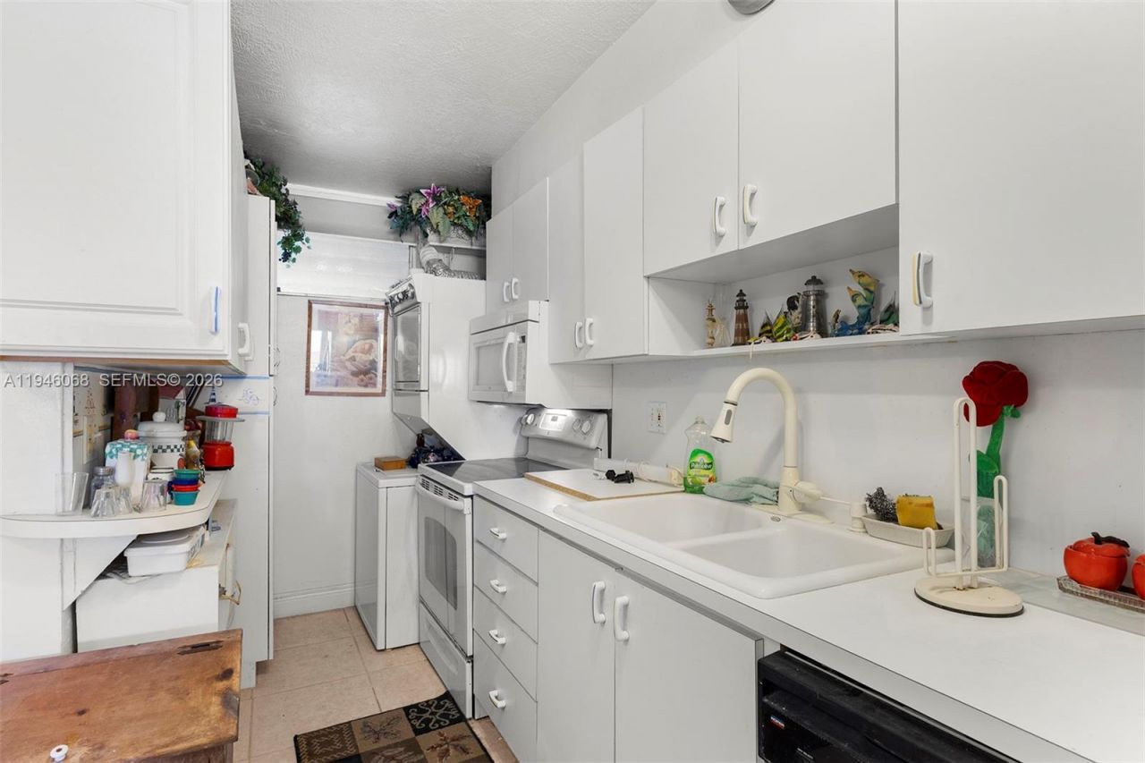 201 Van Buren St, Unit 205, Hollywood, FL 33019 Photo